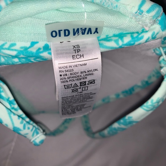 Old navy one piece swimsuit - Picture 3 of 3